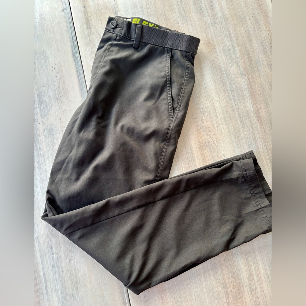 Black Men’s Active Flex Series Pants by Haggar. Size: Medium